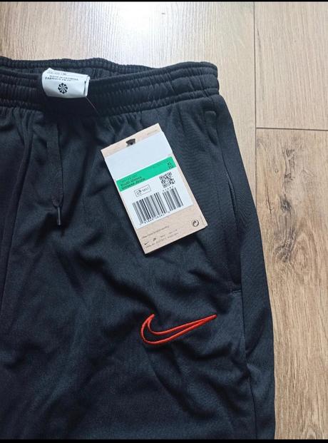 Nike teplaky+nike tricko gratis, nike,146