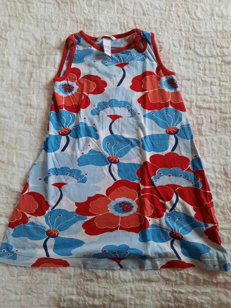 Šaty a tričká (cena za všetko spolu), 104–116