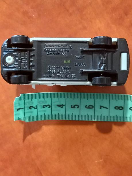 Sanitka auto matchbox mattel, 