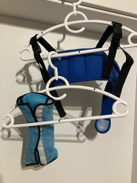 Chranic hlavy do auta + vankusik pod hlavu na pas, 