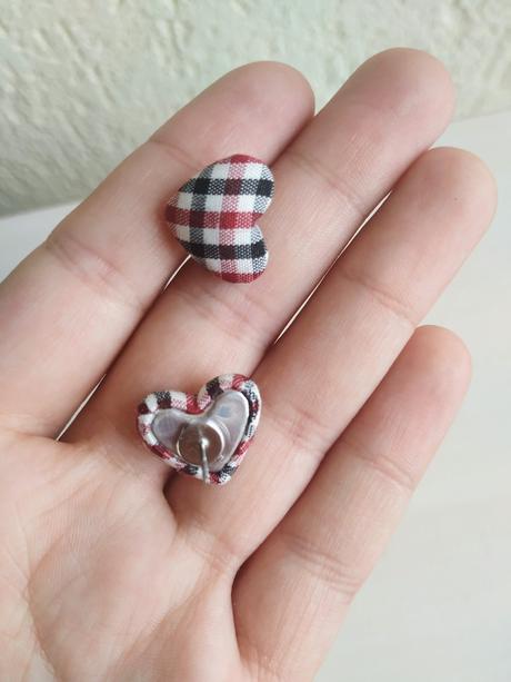 Kárované srdiečka na ušká, 