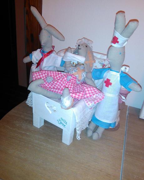 Nemocnica - zajačiky a psík hand made hračka, 
