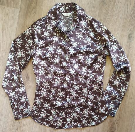 Saténová blúzka, 38