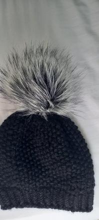 Čiapka s brmbolcom, h&m,m