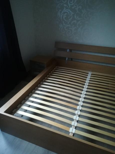 Ikea posteľ s nočnými stolíkmi, 