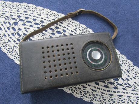 2050. tranzistorové rádio,