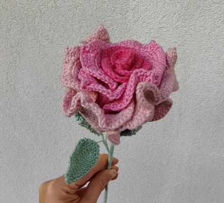 Háčkovaná ruža svetlo ružová,