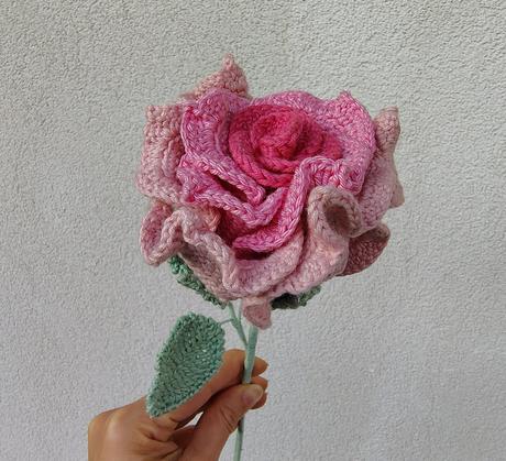 Háčkovaná ruža svetlo ružová, 