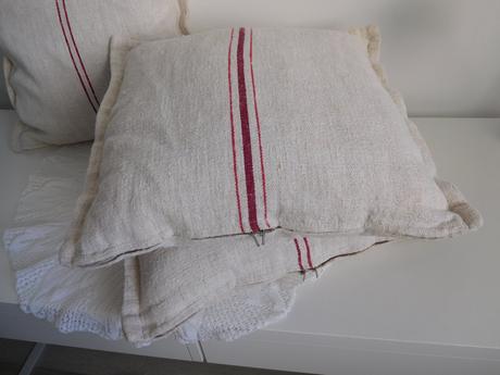 Vankúše menšie , vačšie, podlhovasté,, 