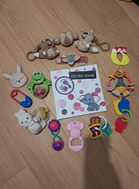 Hracky pre bábätko +denník pre dievčatko, 
