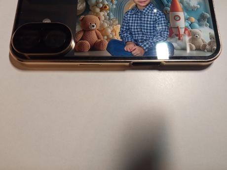 Predám zadný kryt na iphone 16, apple