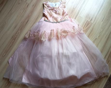 Nádherné šaty pre princeznú, 128