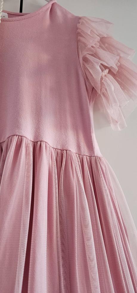 Ružové šaty, 152