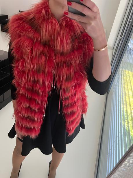 Kozusinova vesta z lisky, s