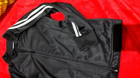 Čierna mikina s pásikmi, xs