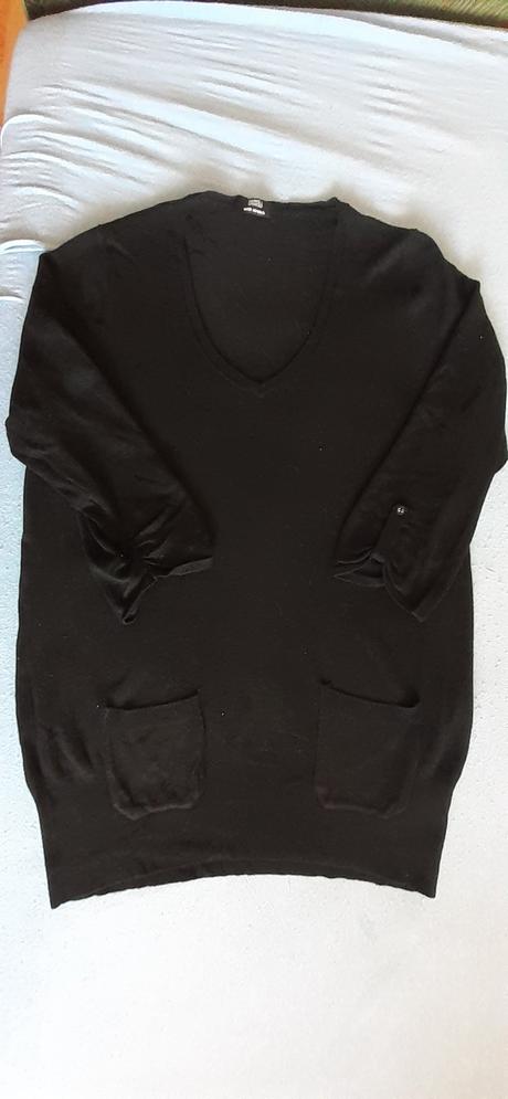 Balík oblečenia čiernej farby, 42