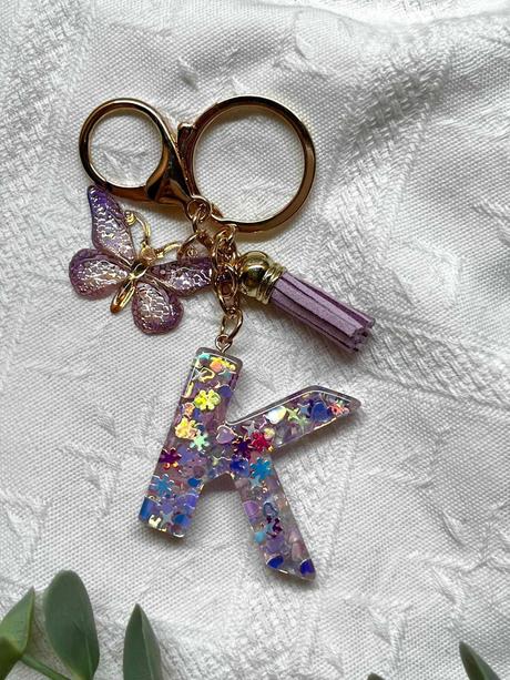 Ručne vyrobené živicové kľúčenky, 