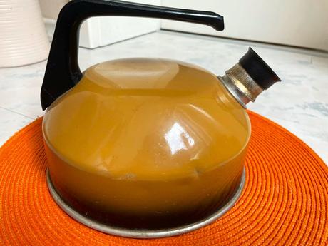 Pískacia retro konvica, 