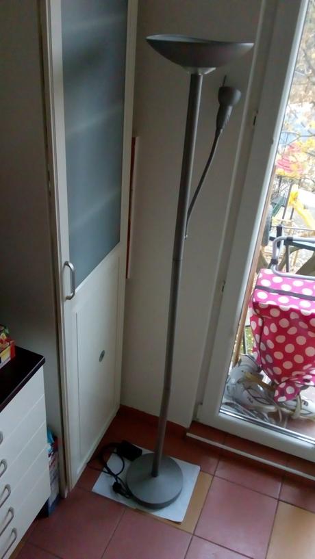 Lampa vysoka stojacia, 