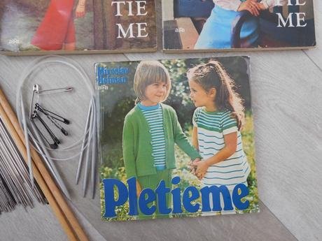 Retro potreby na štrikovanie, 