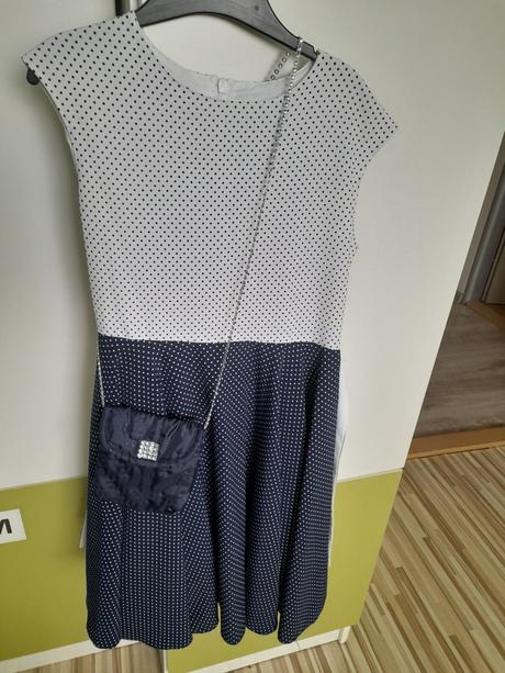 Dievčenské šaty, 134