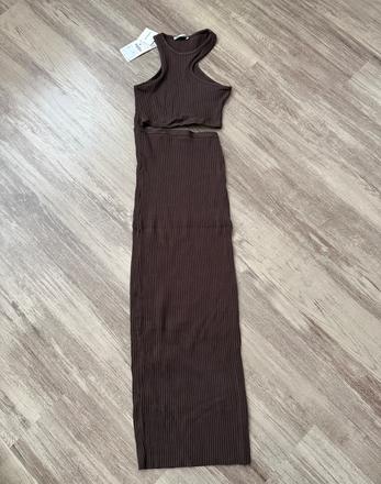 Priliehave saty s krasnymi detailmi, zara,s