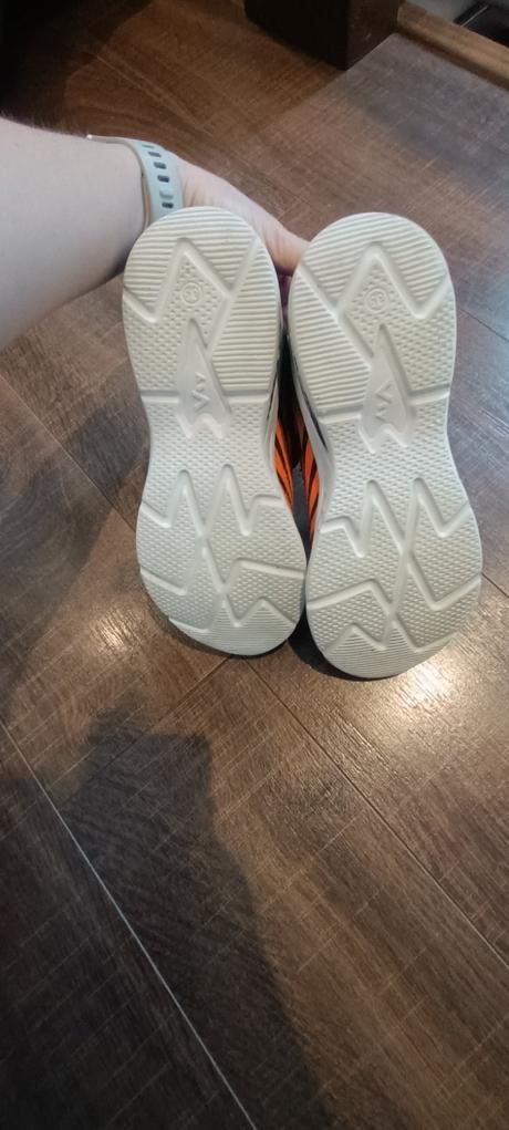 Botasky, deichmann,35