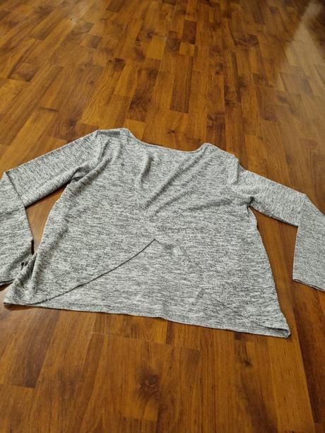 Krásny top s rozparkom na chrbte - xl, xl