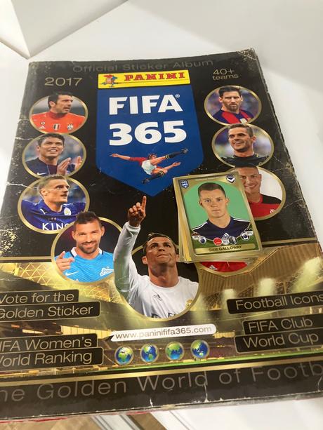 Fifa 365 2017 album a nahradne nalepky, 