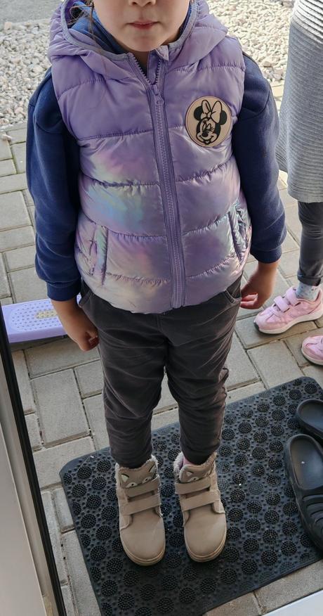 Krásna vesta minnie písaná 104, ale sadne od 92-11, 