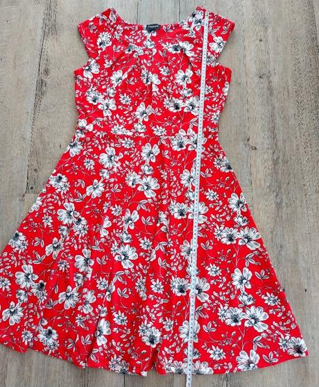 Červené kvetinové šaty taifun, m