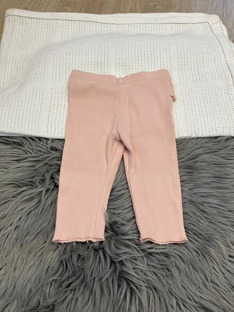 Dievčenské rebrované legíny s fodričkou h&m (68), h&m,68