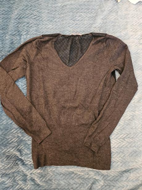 Sivý svetrík so sieťovinou na chrbte, stradivarius,s