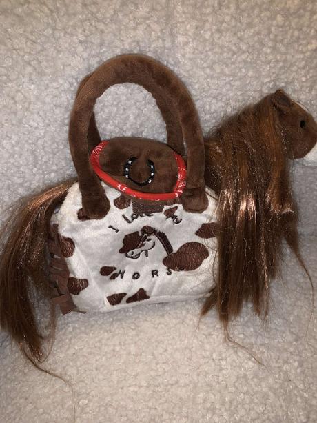 Pony v kabelke,