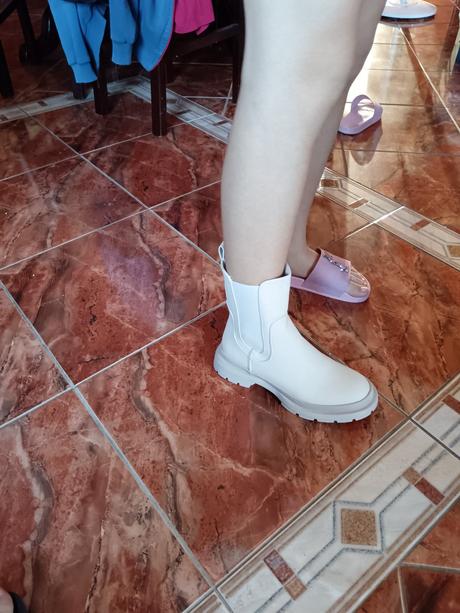 Štýlové kotníkové čižmy už aj s poštou, 40