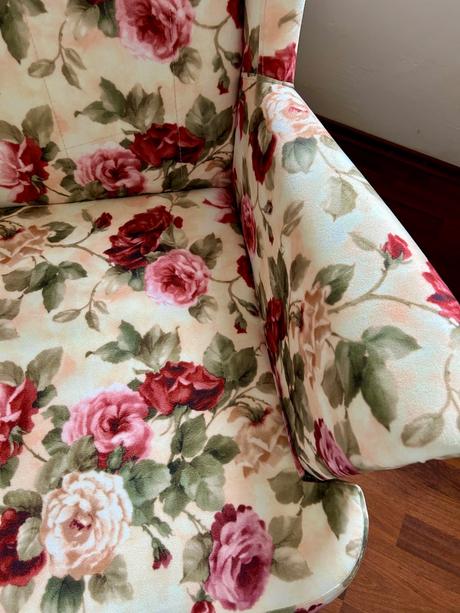 Dizajnové kreslo ušiak kvalitná kvetinová látka, 