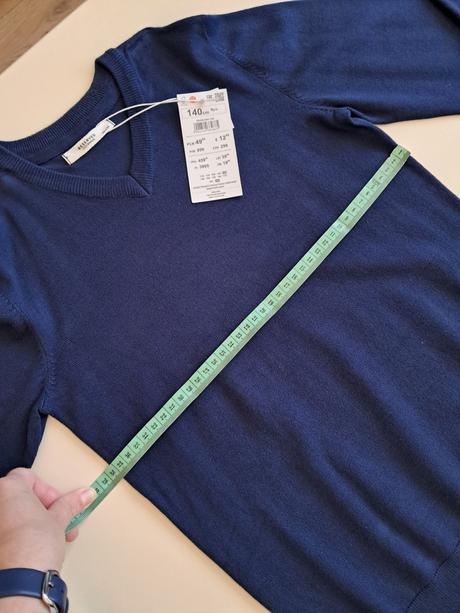 Sveter v v.140 reserved, reserved,140