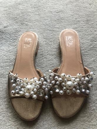 Slapky s perlami, 37