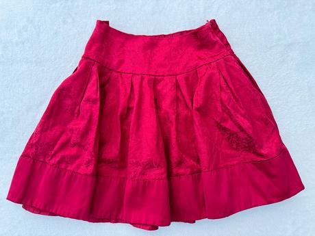 Brokátová točivá sukňa, 128