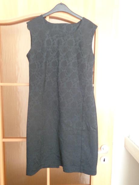 Puzdrové šaty - nenosené, m