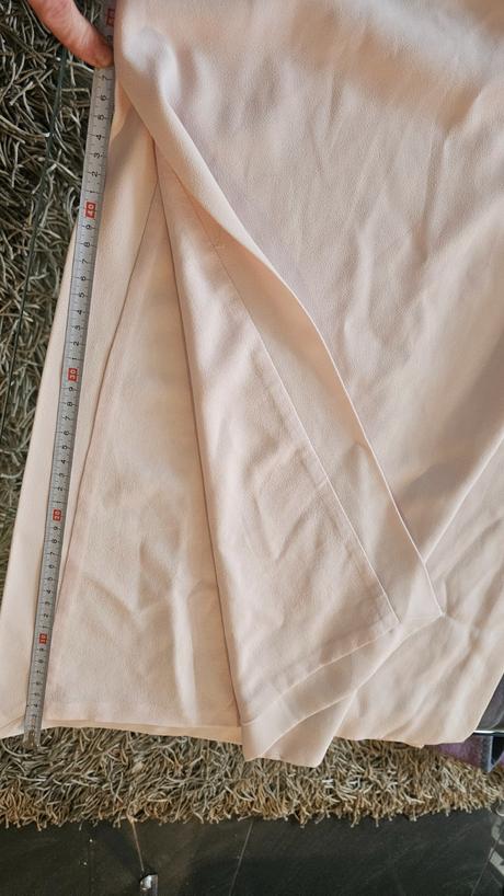 Bledoružové dlhé šaty s razporkami na bokoch, m