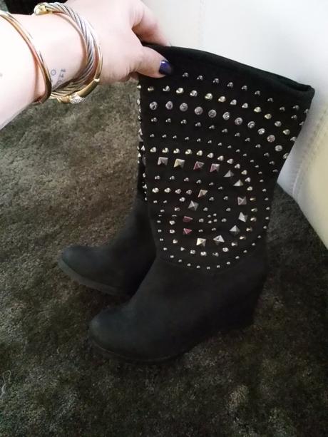 Cizmy na klinovom opatku, 39