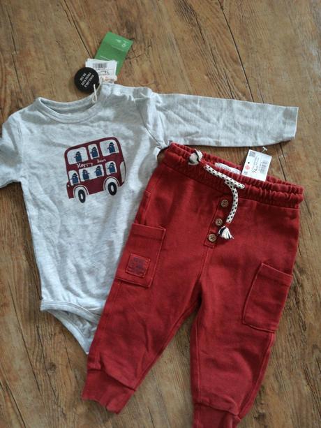 Komplet krasne joggery a body, reserved,74