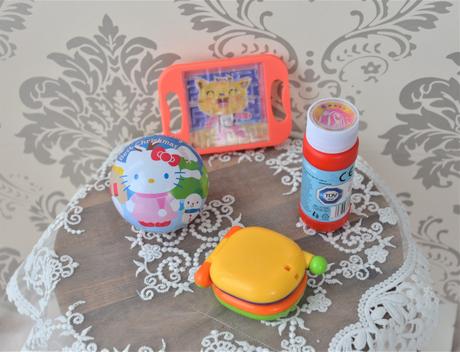 Mix rôznych hračiek,