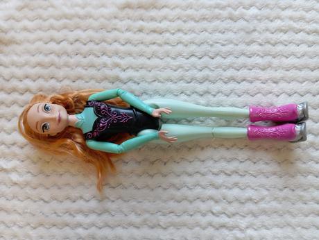 Barbie anna na korčuliach frozen, 