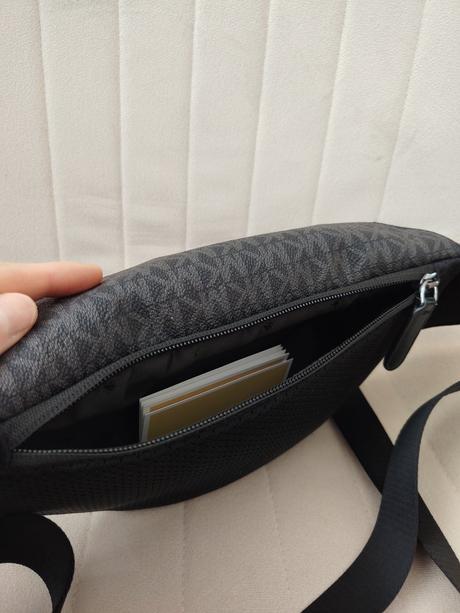 Čierno sivá ľadvinka michael kors, michael kors