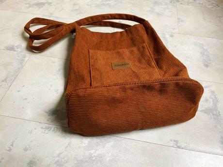 Menčestrová kabela s magnetkou,