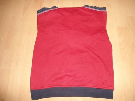 Cervena chlapcenska mikina, 122