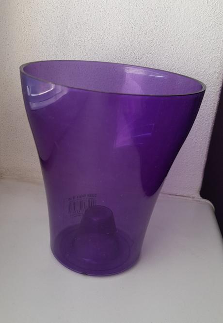 Farebné kvetináče,