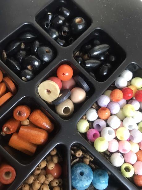 Sada navliekacích koráliek,